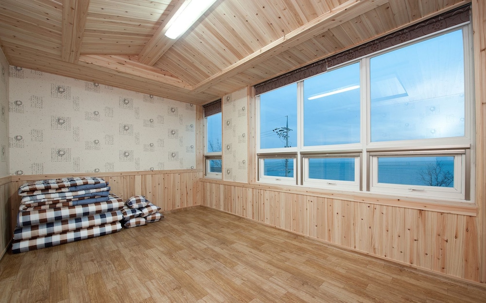 Family Room photo 1