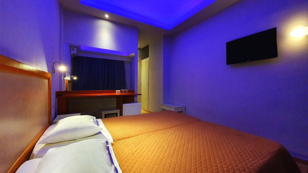 Basic Double Room, 2 Twin Beds, Balcony, Mountain View
