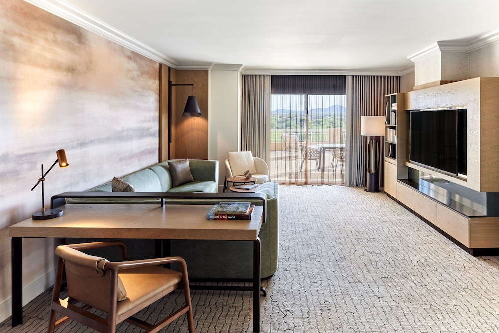 Suite, 1 Bedroom, Pool View - Photo 5