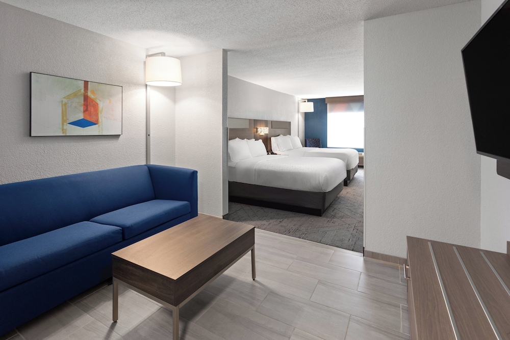 Suite, 1 King Bed with Sofa bed, Accessible (Communications, Accessible Tub) photo 3