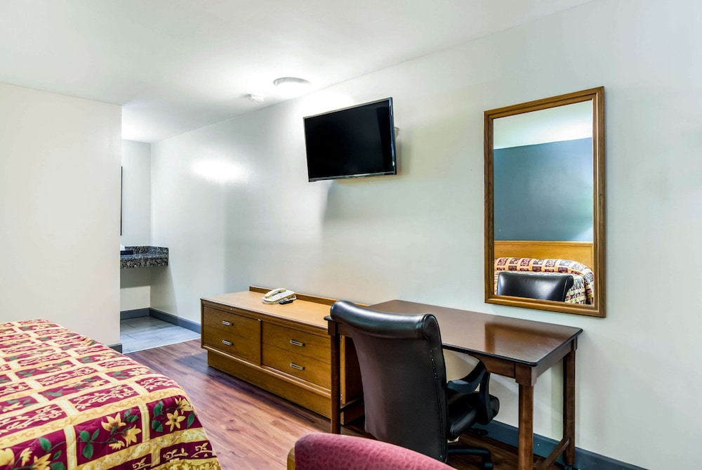 Standard Room, 1 King Bed, Non Smoking - Photo 3