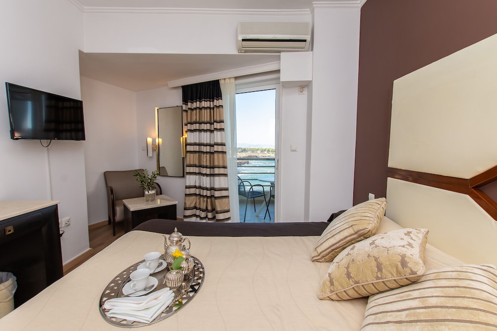 Single Room, Partial Sea View