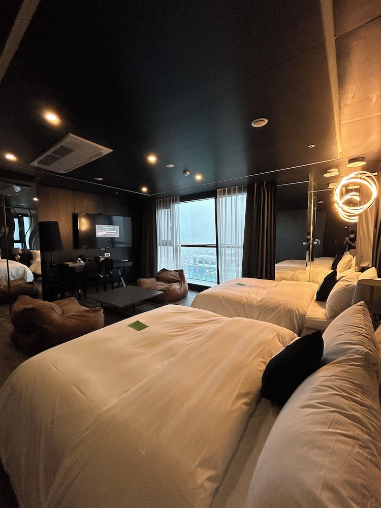 Suite B