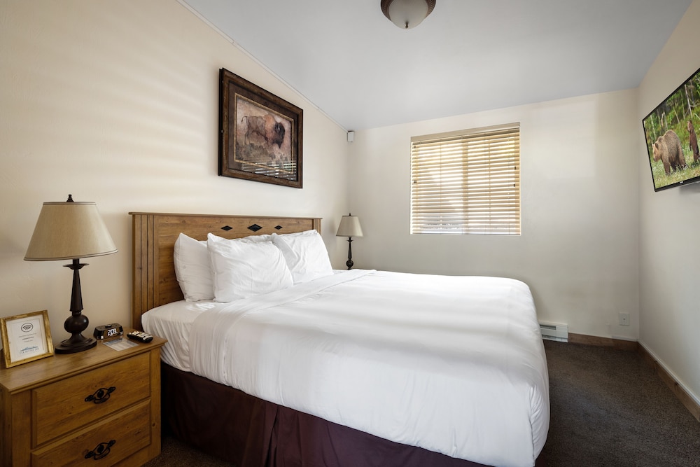 Premier Suite, 1 King Bed photo 2