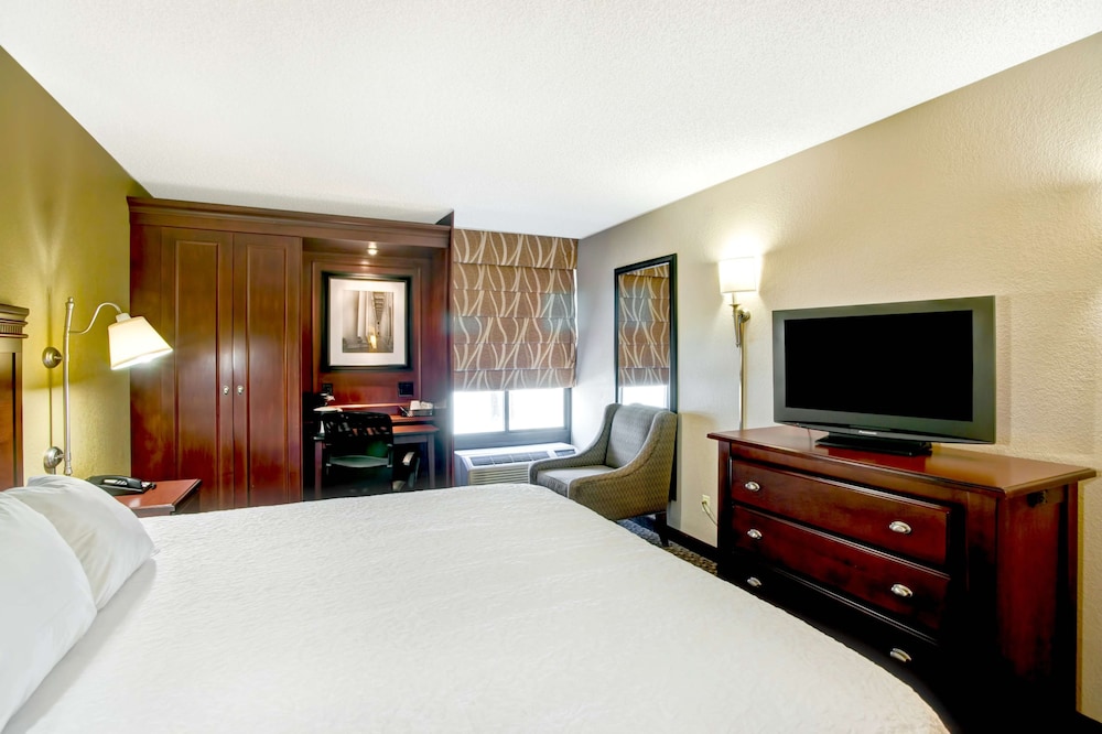 Standard room with king bed - Photo 4