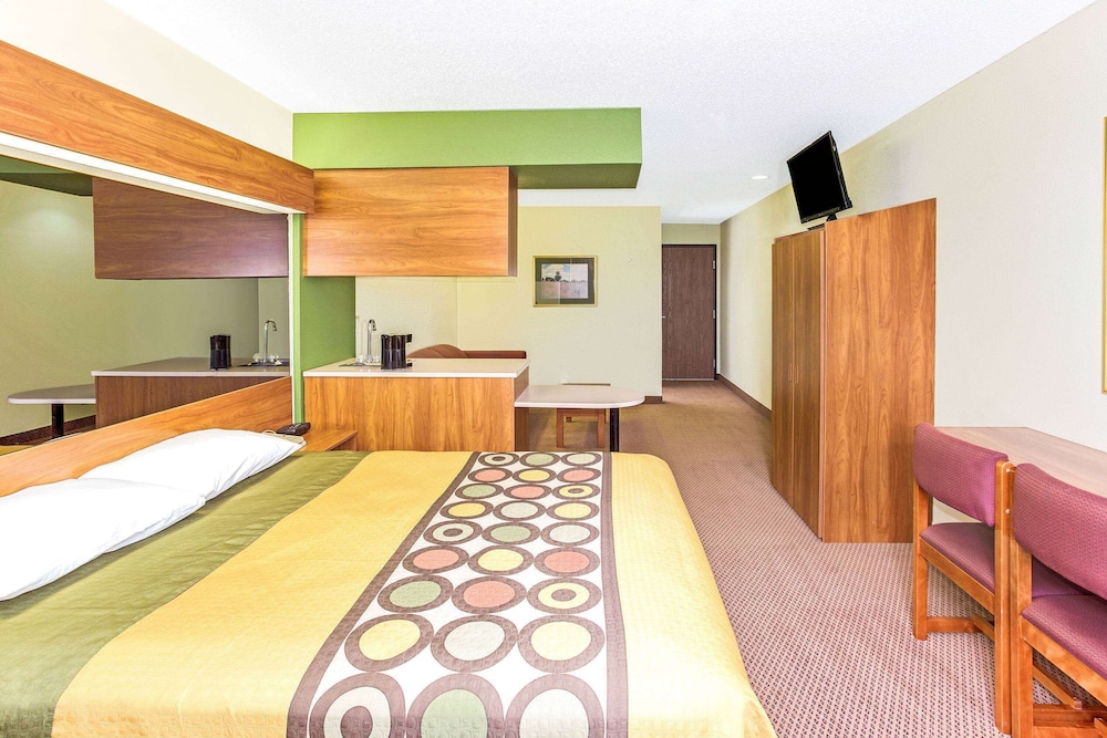 Room, 1 Queen Bed, Accessible, Non Smoking (Mobility, Walk-In Shower) photo 1