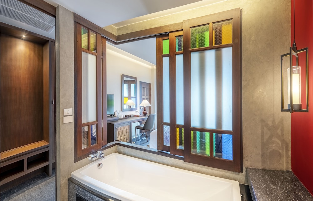 Deluxe Room, 1 King Bed, Pool View - Photo 6