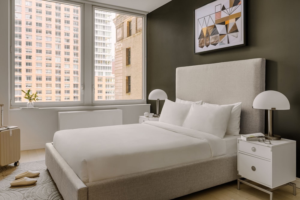 Superior Studio, 1 Queen Bed photo 1