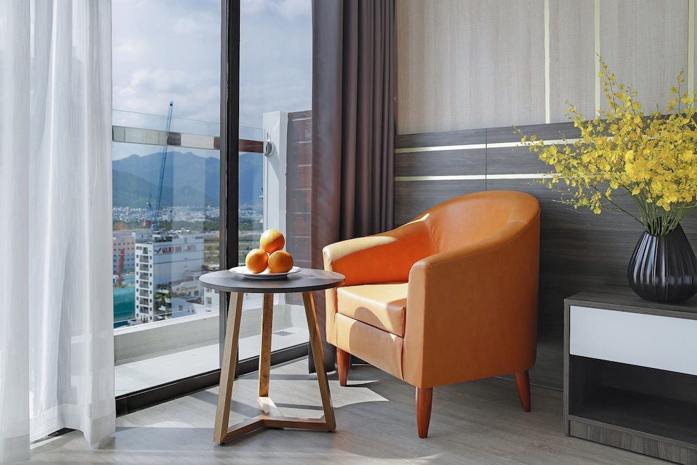 Senior Deluxe Room, City View - Photo 5