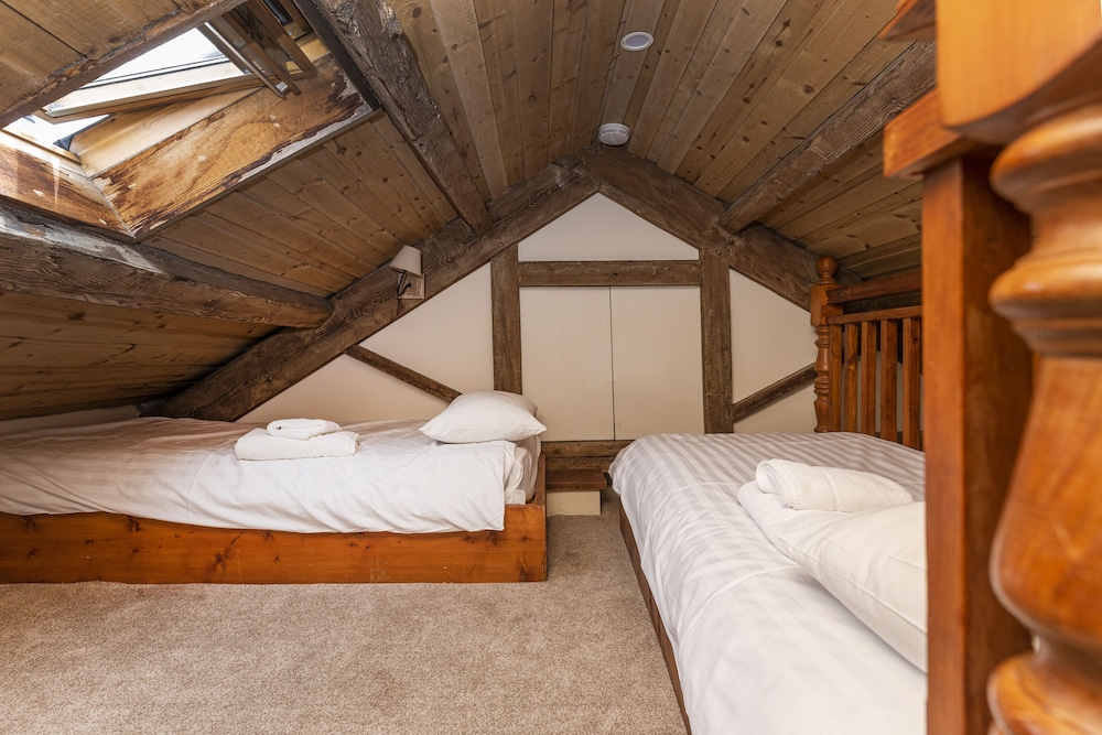 Deluxe Suite, Ensuite photo 2