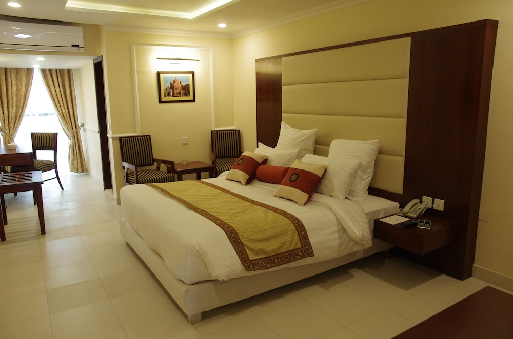 Executive Room, Courtyard View