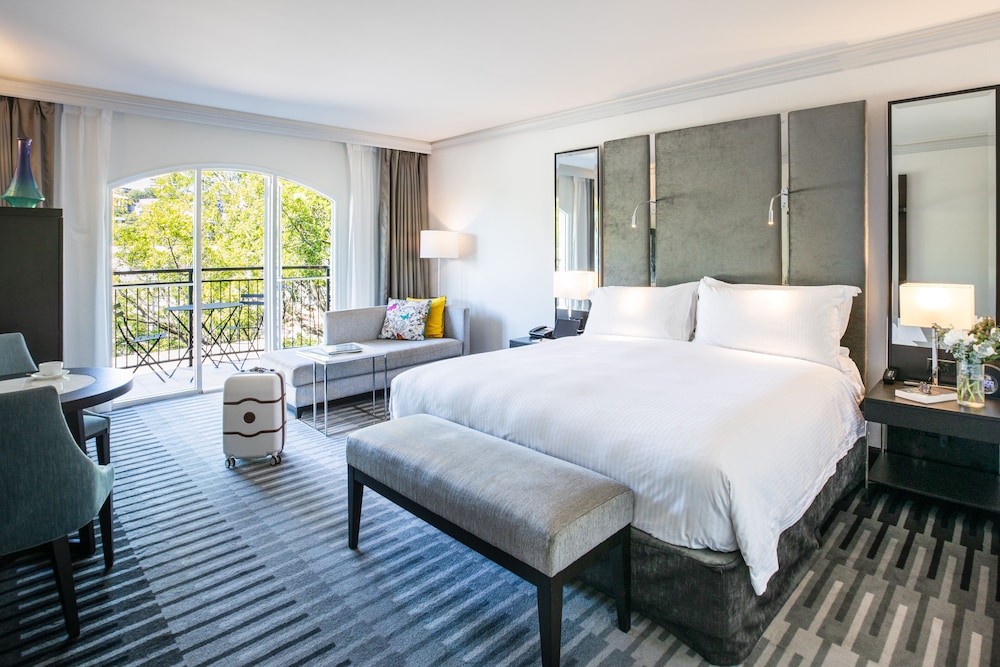 Classic Room, 1 King Bed, Accessible (Village View) thumbnail 5