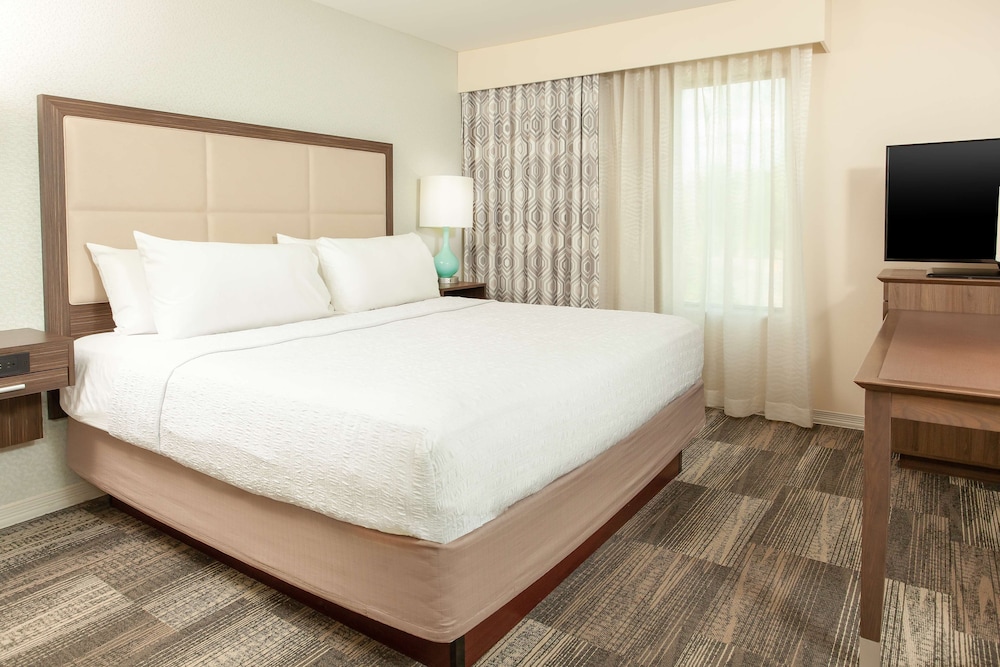 Room, 1 King Bed, Refrigerator