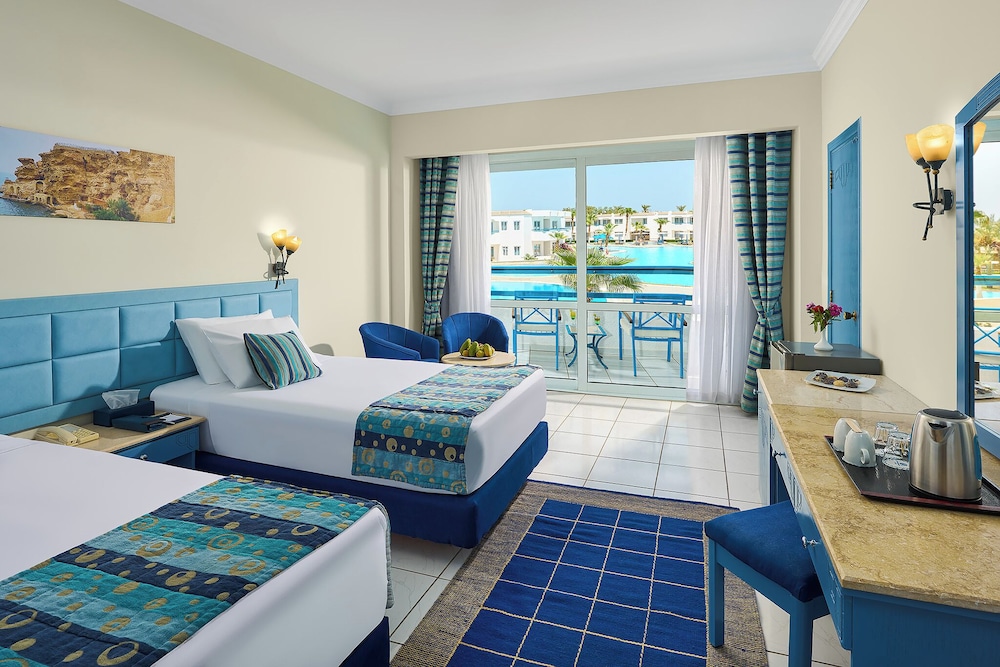 Superior Room, Pool View