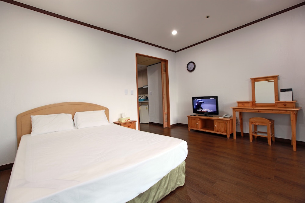 Standard Double or Twin Room (26PY / Bed or Ondol randomly assigned) photo 2