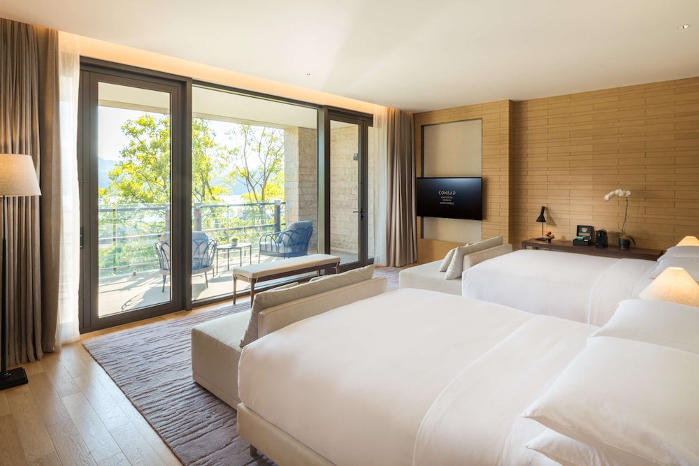 Deluxe Room, Multiple Beds