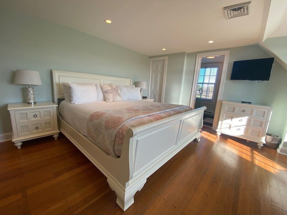 King Jr. Suite