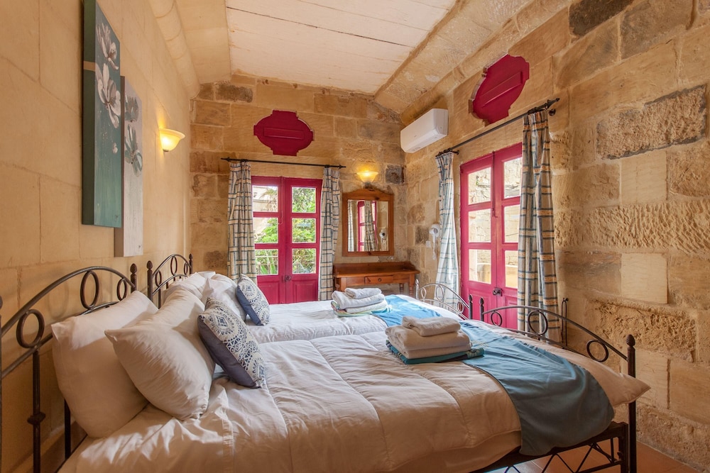 Villa photo 1