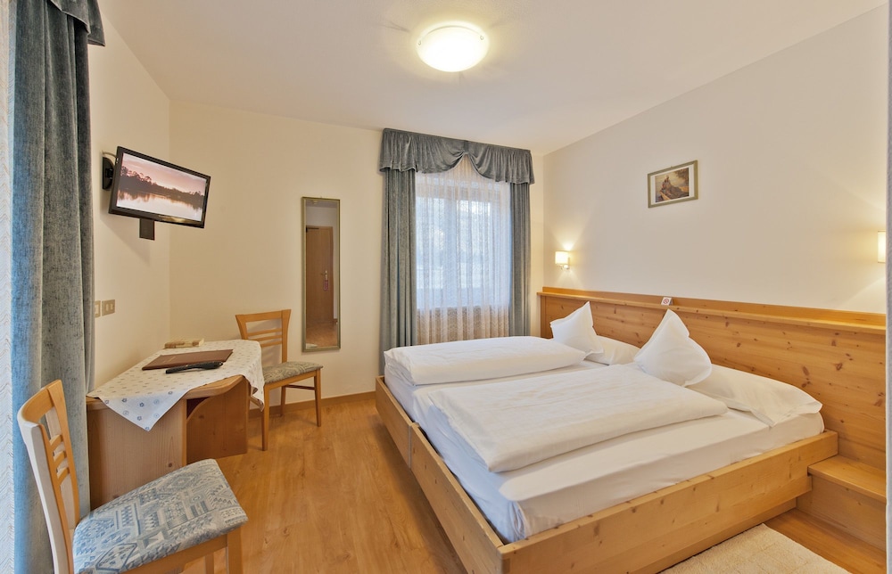 Double or Twin Room photo 2