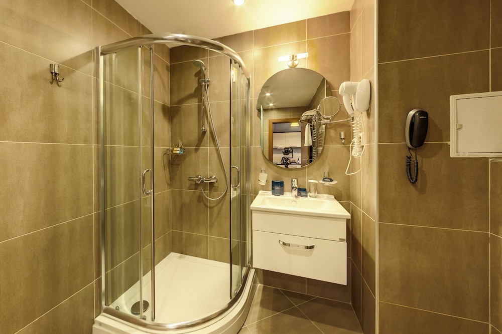 Executive Suite - Photo 6