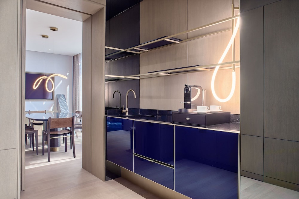 Executive Suite, 1 King Bed, City View (City View)