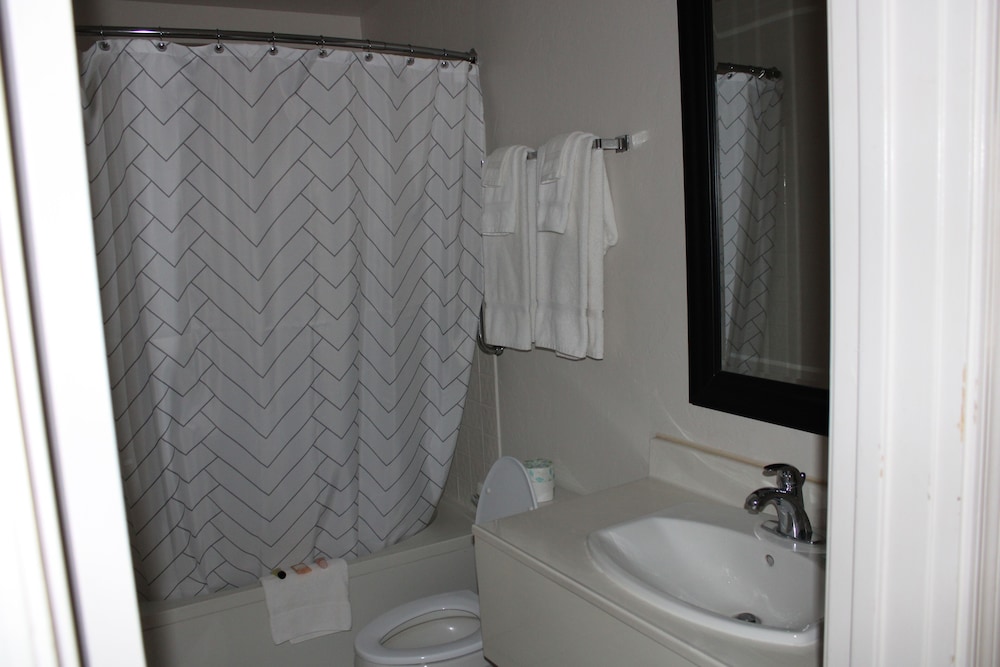 Room 203, The Peaks Room, 2 Queen Beds
