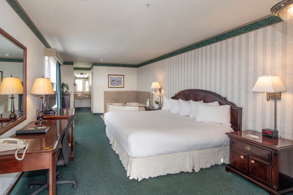 Romantic Suite, 1 King Bed, Jetted Tub (No Pets)