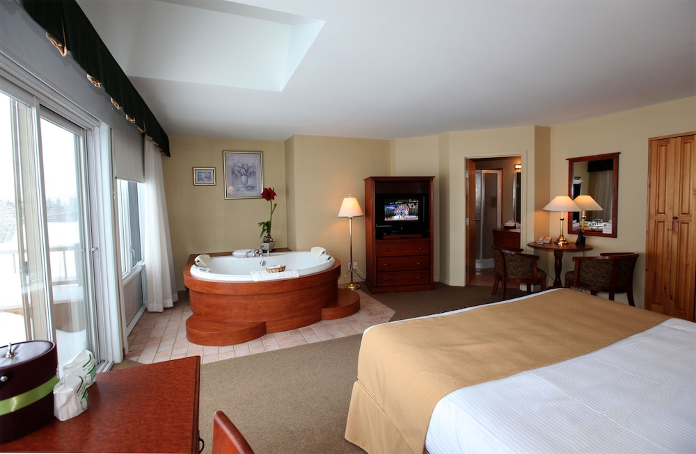 Classic Suite, 1 King Bed, Bay View photo 3