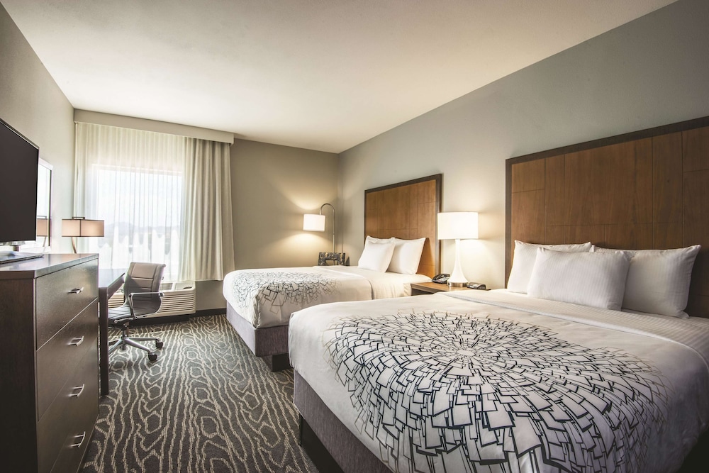 Room, 2 Queen Beds, Non Smoking (Various Views)