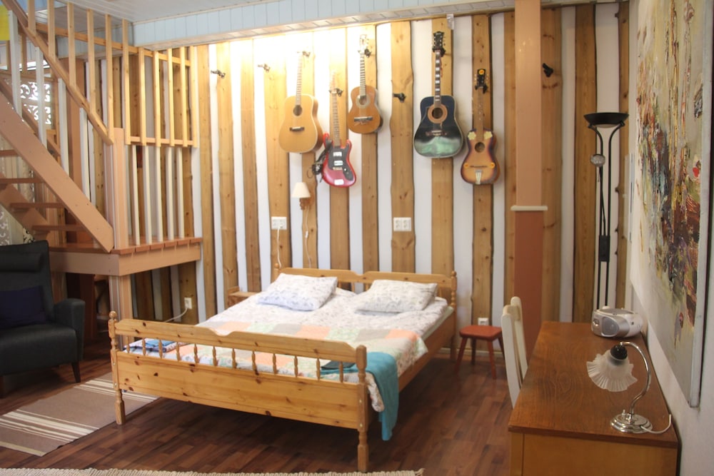 Quadruple Room, Private Bathroom (Makasiinin Tornilla Varustettu Huone) photo 2