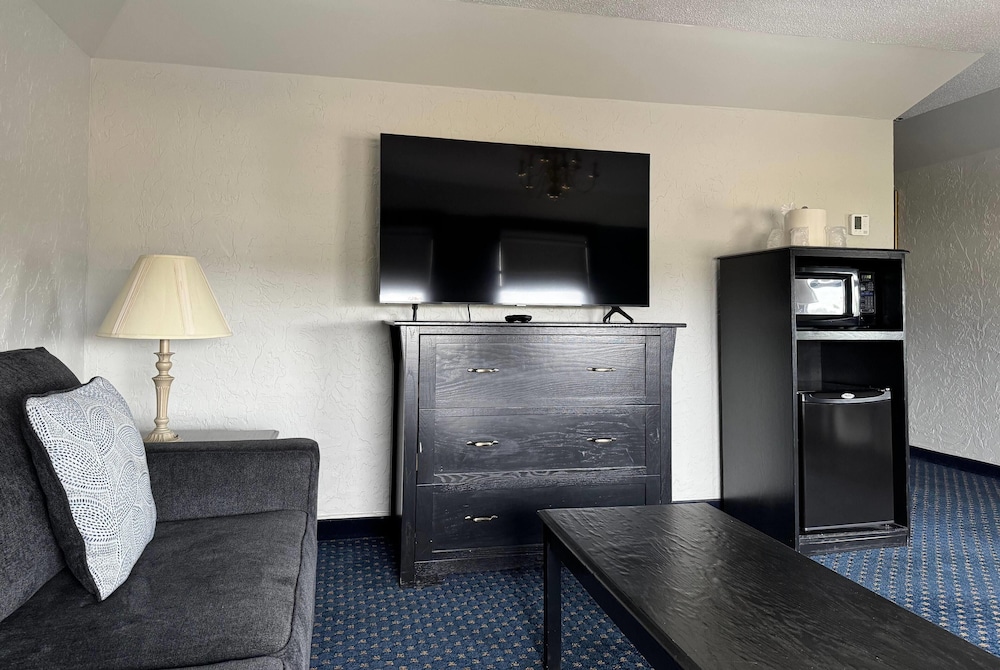 Executive Suite, 1 King Bed, Non Smoking - Photo 2