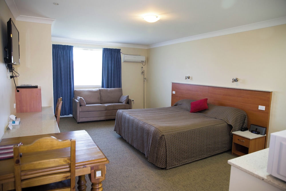 Executive Studio Suite, 1 King Bed, Non Smoking, Kitchenette (King Spa Suite) photo 2