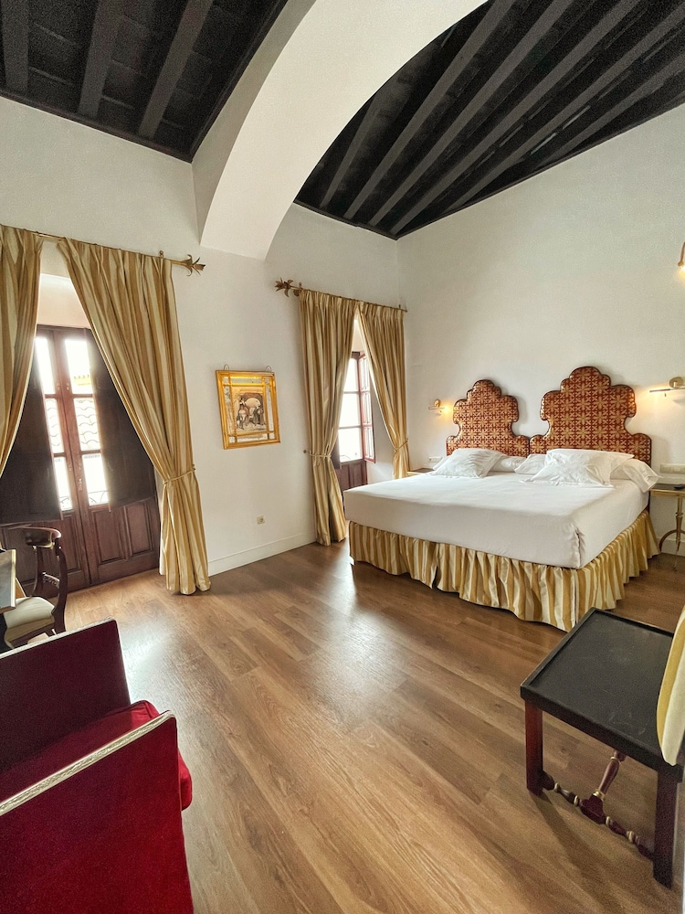 Deluxe Room - Photo 2