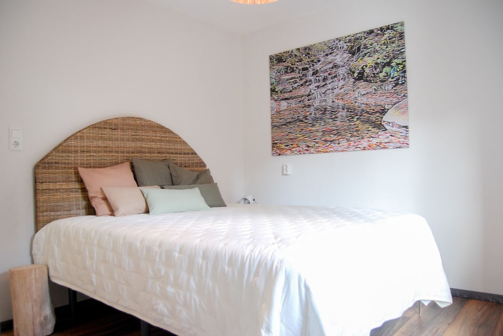 Standard Apartment, 1 King Bed, Balcony photo 1
