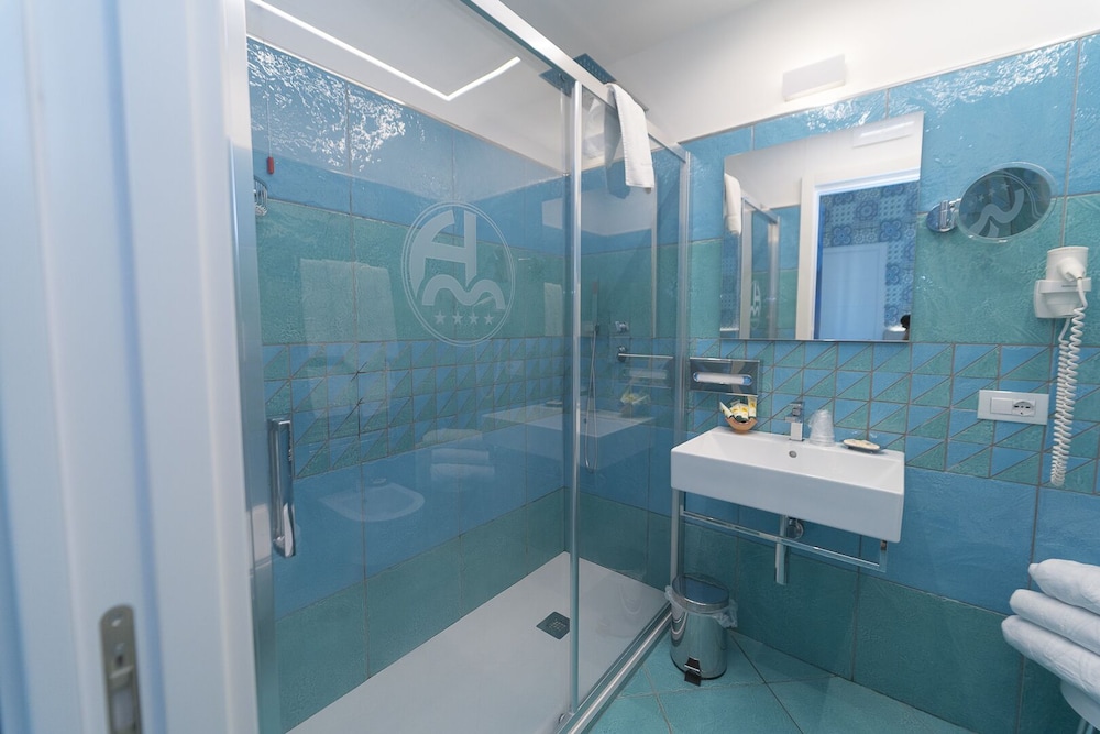 Superior Triple Room - Photo 13