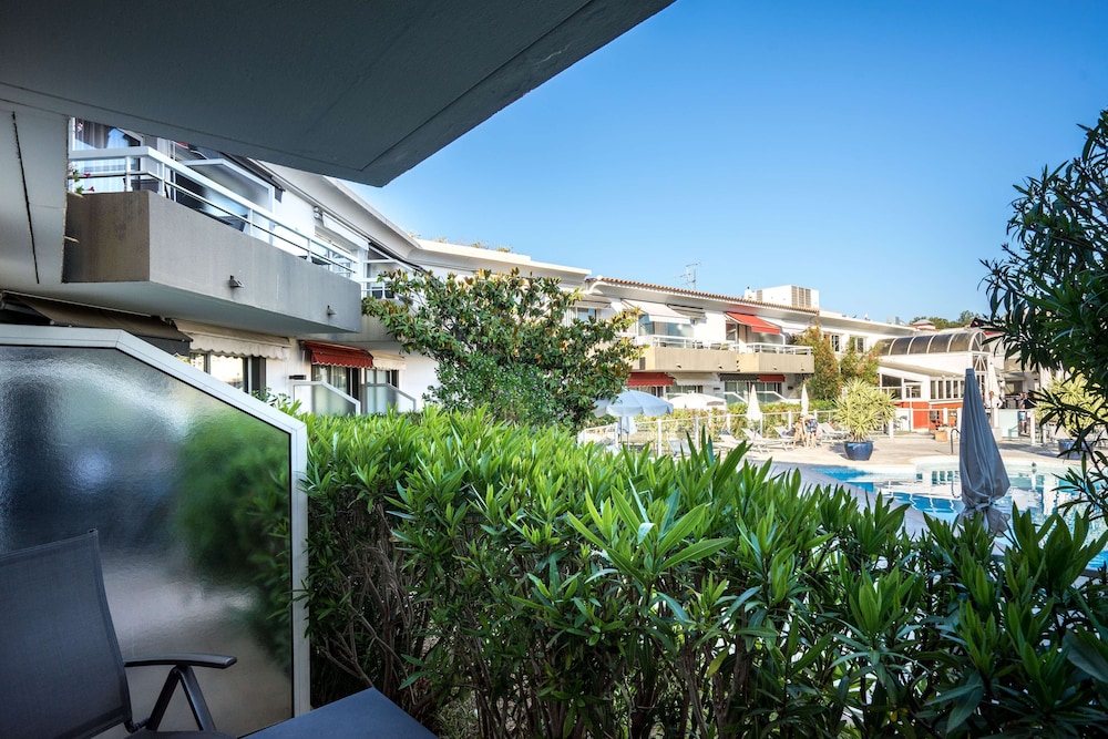 Comfort Room, 2 Twin Beds, Terrace, Poolside - Photo 8