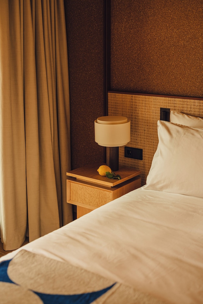 Deluxe with Sea View - Photo 4
