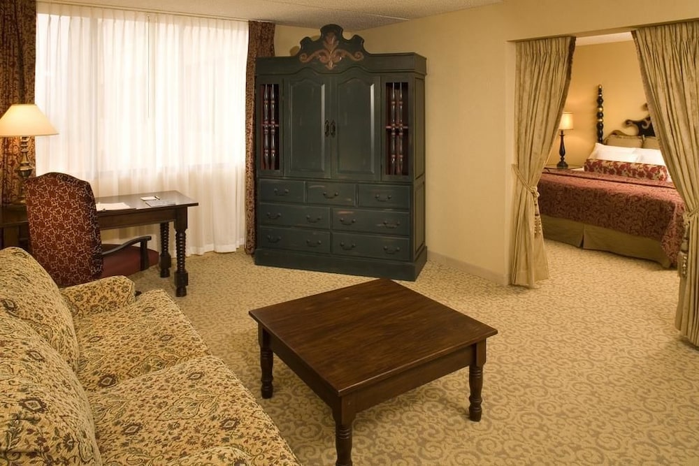 Junior Suite, 1 King Bed (Deluxe) - Photo 2