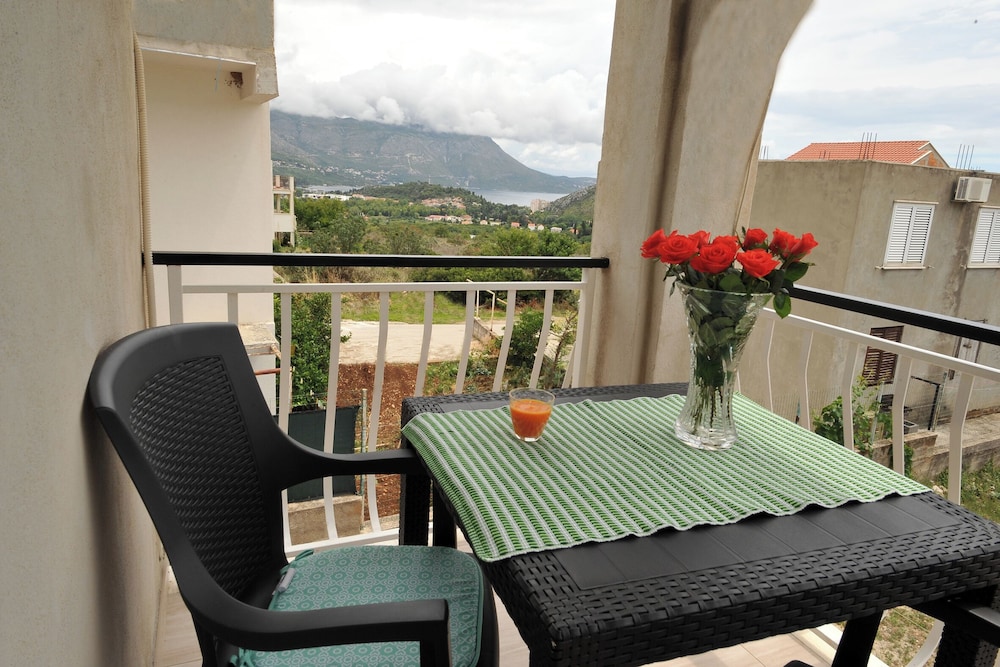 Apartment (One Bedroom Apartment with Balcony (A)