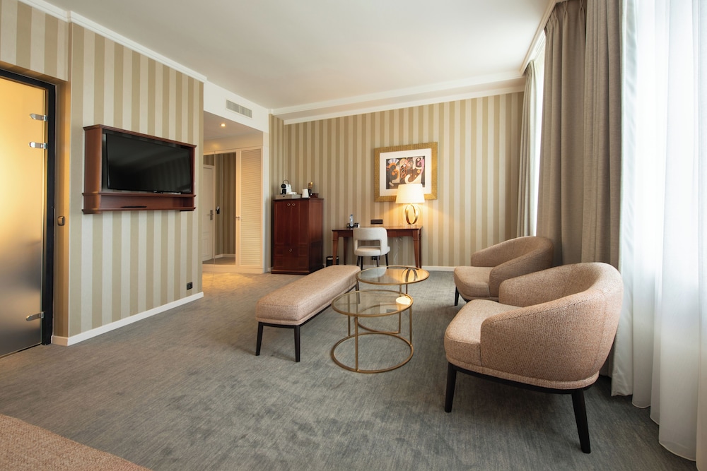 Deluxe Junior Suite photo 3