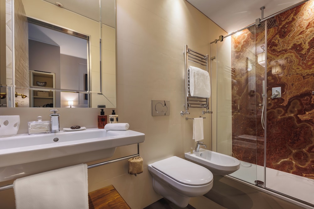 Two Bedroom Premier Suite thumbnail 6