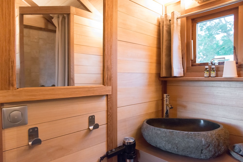 Superior Cabin, Hot Tub photo 2