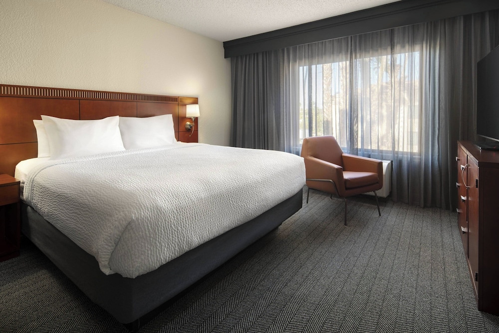 Suite, 1 Bedroom - Photo 3