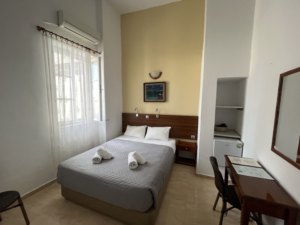 Basic Double Room, 1 Double Bed, Non Smoking photo 2