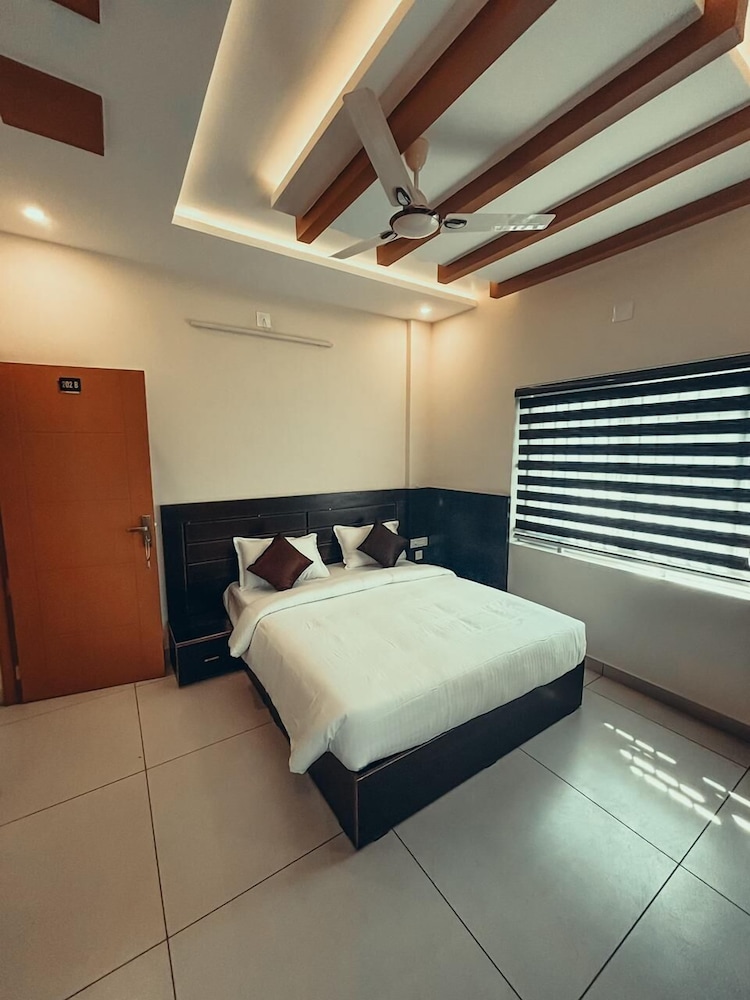 Standard Double or Twin Room, Balcony, Mountain View