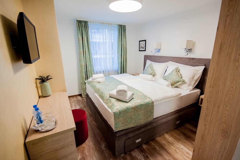 Double Room - Photo 10