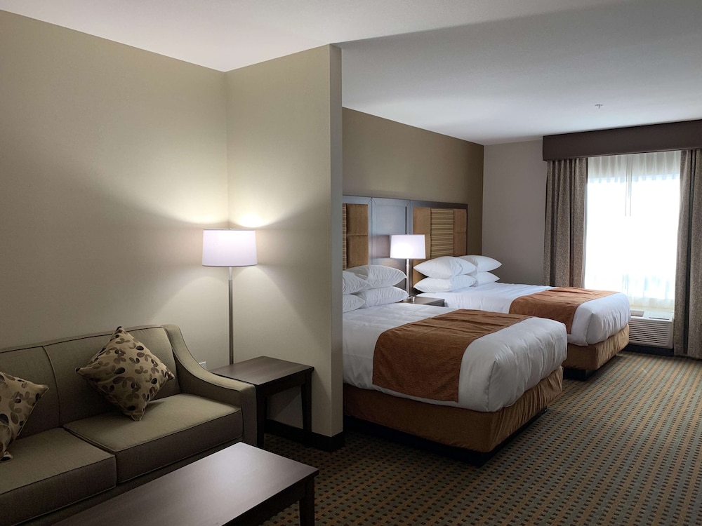 Suite, 2 Queen Beds, Non Smoking, Microwave