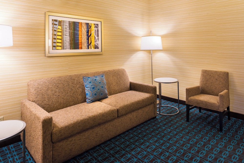 Executive Studio, 1 Bedroom (Mobility/Hearing Access, Roll-In Shwr) photo 3