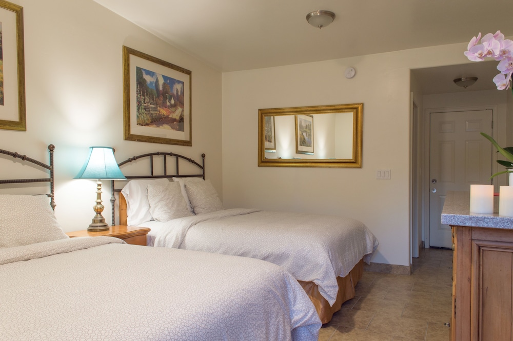 Double Room, 2 Queen Beds, Patio, Ground Floor
