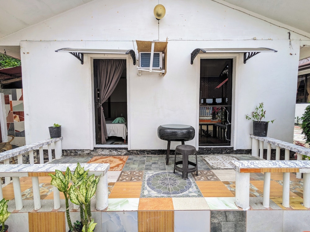Bungalow Beach Front (with Aircon) photo 3